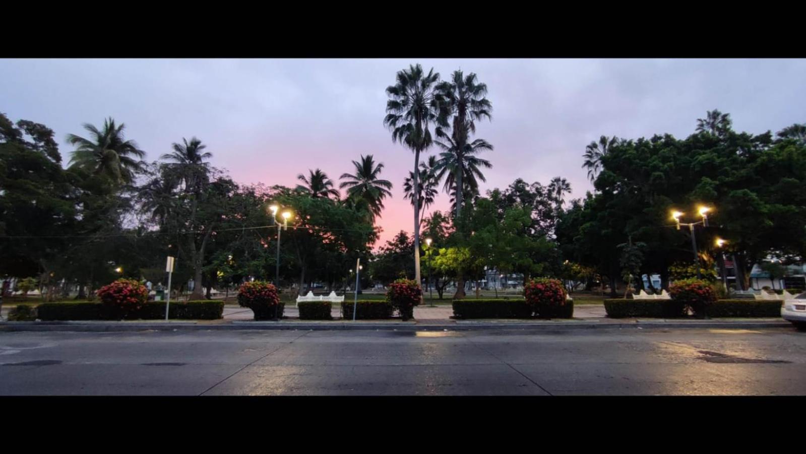 Hotel Juarez 70 Colima Zewnętrze zdjęcie